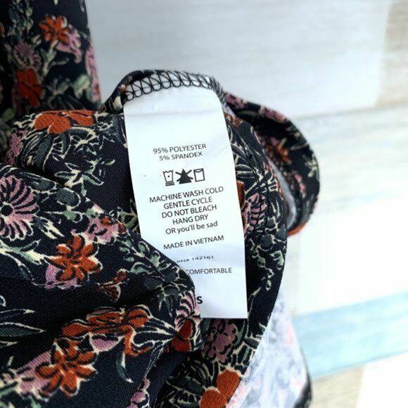 LuLaRoe Irma High Low Tunic Top Black Pink/Red Floral Print Womens Small - Picture 4 of 5